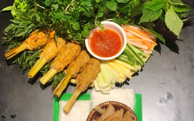 Nem Lụi, Cuốn Thịt Heo & Chân Gà Trung Hoà - Nguyễn Thị Thập
