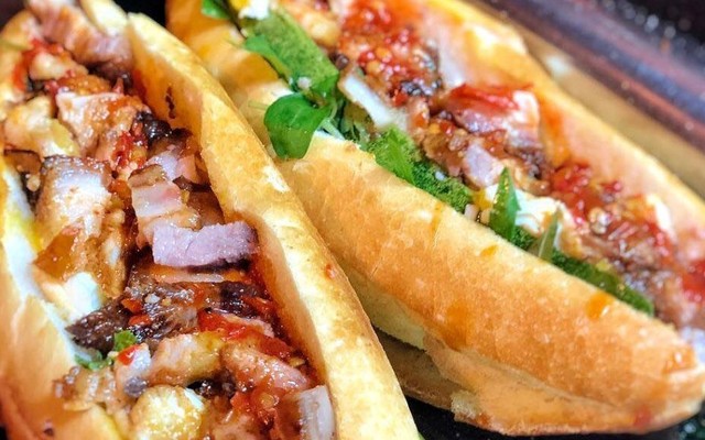 Bích Thủy - Bánh Mì Heo Quay