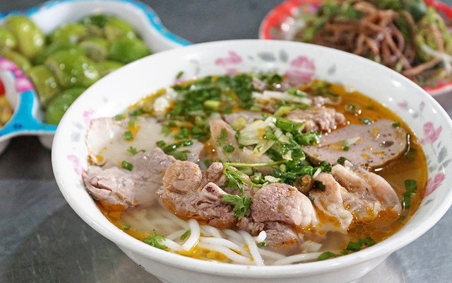 BÚN BÒ HUẾ CÔ LAN
