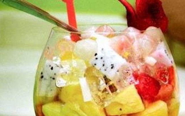 Chị Thuỷ Hoa Quả Dầm - Hoa Quả Dầm & Trà Sữa - Nguyễn Tường Loan