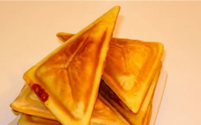 Bánh Hot Dog H&H - 438 Bùi Quốc Khánh