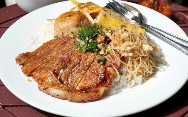 Quán Cơm Cô Huế - Cơm Tấm & Bún Thịt Nướng - Vũ Hồng Phô