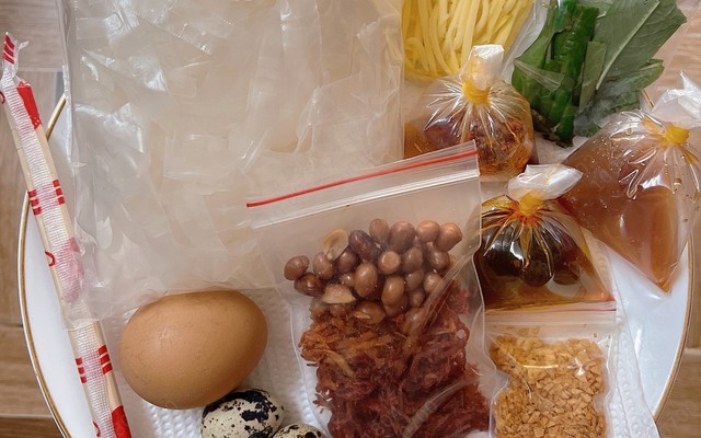 Hai Mẹ Con - Bánh Tráng, Trà Chanh & Cá Viên Chiên - Hoa Cúc