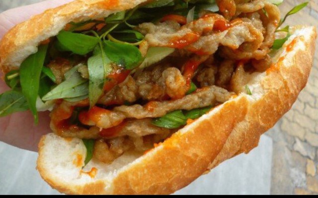 Bánh Mì Chả Cá 390