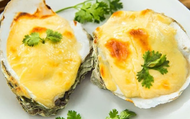 Cái Tiệm Ăn Khuya - Bà Ú