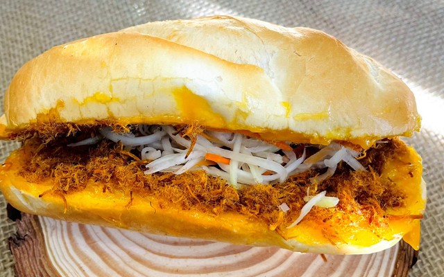 Bánh Mì Gà Xé Bơ Hồng Kông Cô Huyền - Đồ Sơn
