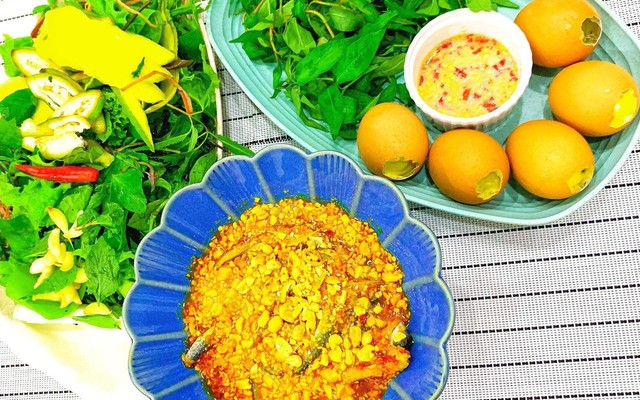 Phương Uyên - Gỏi Cá Trích Rau Rừng, Heo Giả Cầy & Tré Trộn