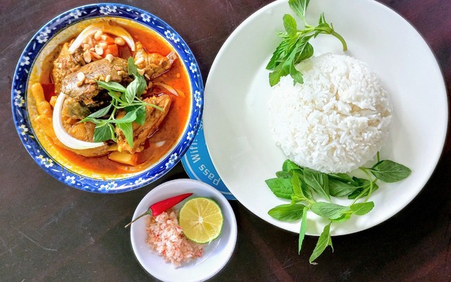 Cần Thơ View - Cà Ri Ấn Gà & Cà Ri Ấn Sườn Heo