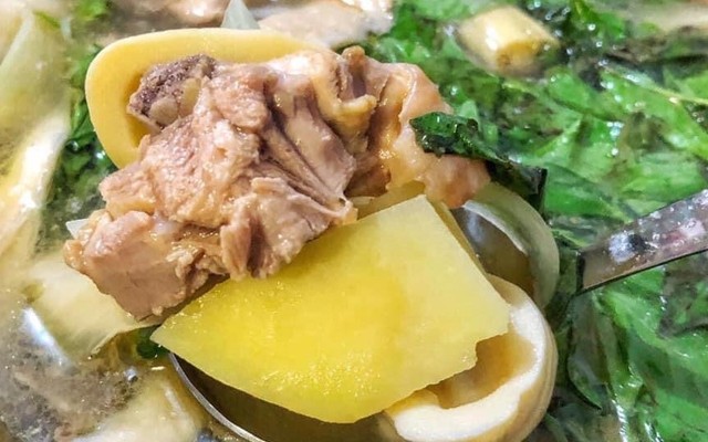 Lẩu Gà Lá É - 205 Phan Trung