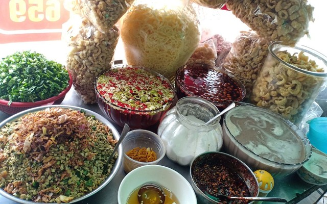 Cơm Hến Kim Lê - 63 Nguyễn Hoàng