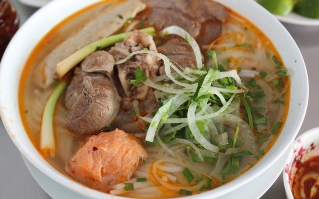 Bún Bò Huế Minh Quân - Ao Sen