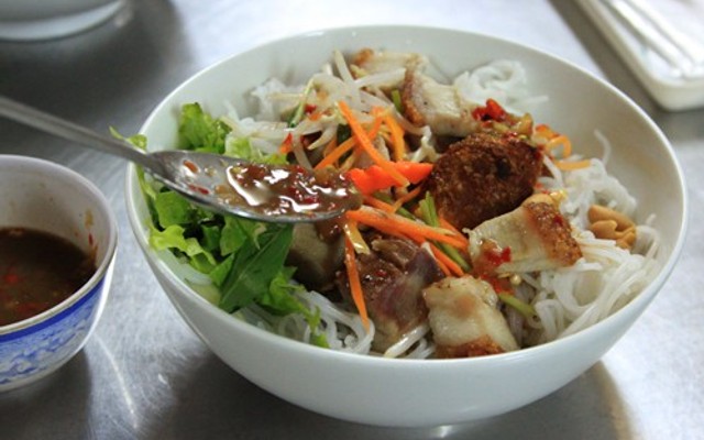 Quán Bờ Kênh - Ngọc Hồi