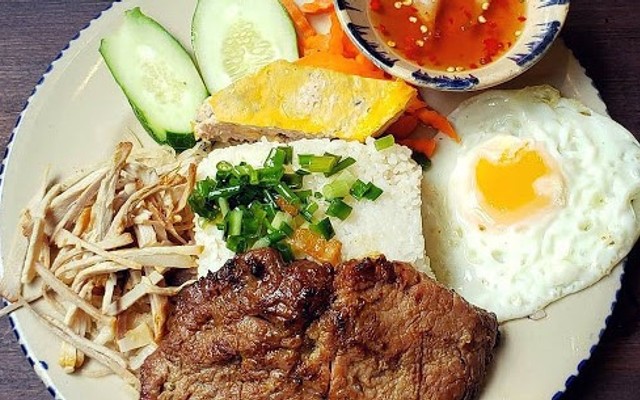 Điểm Tâm Tân Đông Hải - Tạ Quang Bửu
