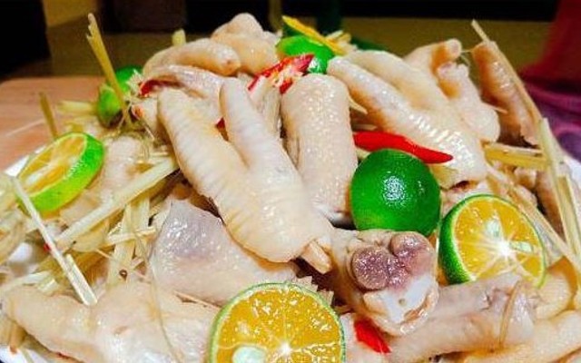 Mlem Mlem - Chân Gà Sả Tắc & Bánh Ép Huế - Cách Mạng Tháng 8