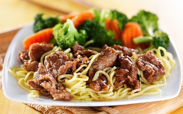 102 - Cơm Chiên Và Mì Xào - Phú Lợi