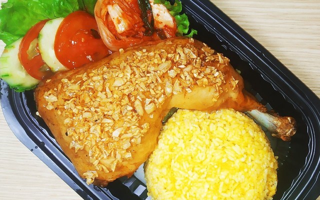 Giona - Cơm Gà Xối Mỡ, Sốt Me & Cay - Mễ Trì