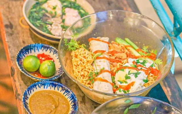 Út Trâm - Bánh Canh Cua 20k - Trần Bình Trọng