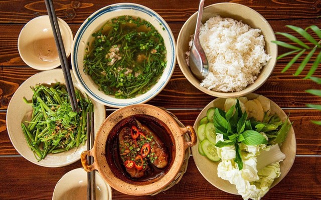 Tiệm Ăn Nhà Mình - Cách Mạng Tháng Tám