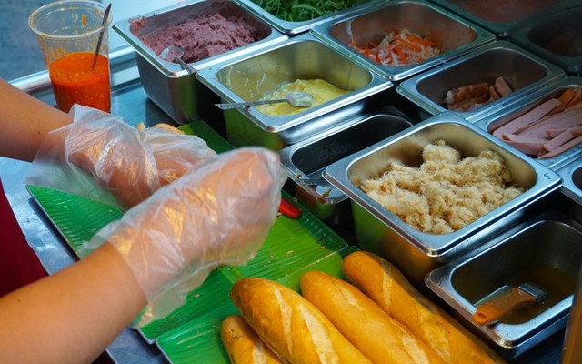 Bánh Mì Que Đà Nẵng Ông Tây Cô Ba - Tố Hữu