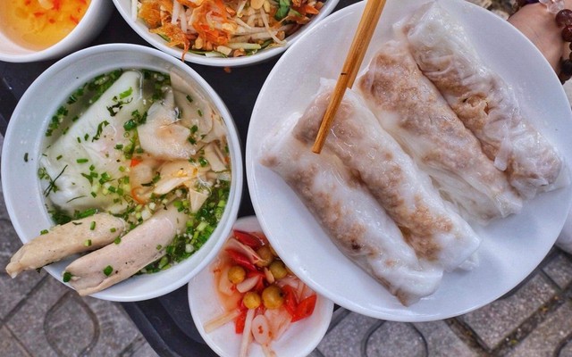 Bà Hoa - Bánh Cuốn Cao Bằng & Sữa Hạt - 16 Ngọc Khánh