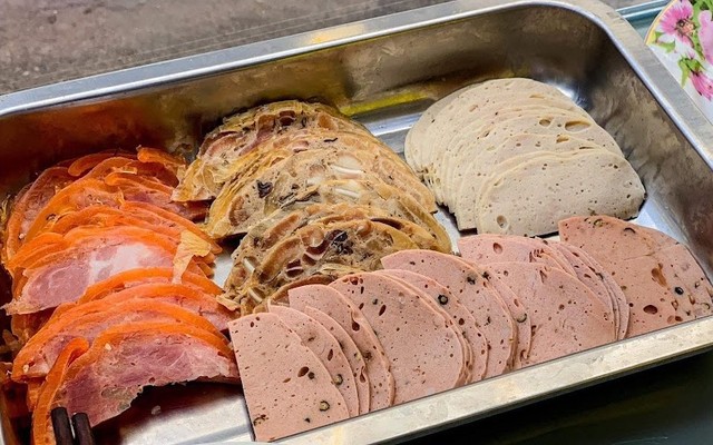 Bánh Mì Duy Lộc - Chả Bò - Ngô Đến