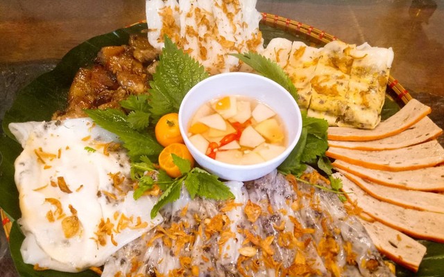 Bánh Cuốn Nóng & Gà Tần - Quang Trung