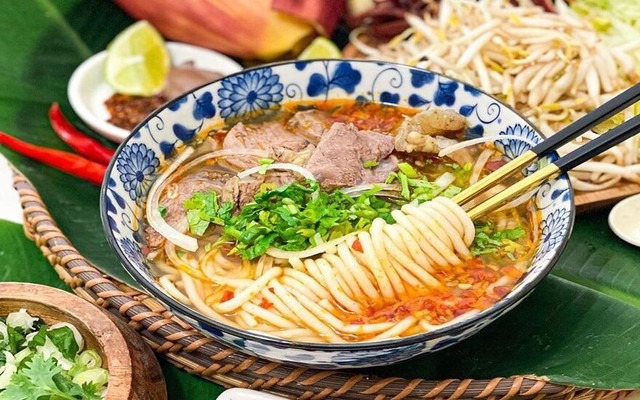 Bún Bò Huế Chú Hề - 374 Bùi Xương Trạch