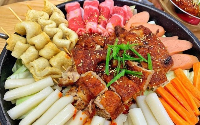 Ăn Vặt & Topping Bánh Gạo Hàn Quốc - Đường 3 Tháng 2