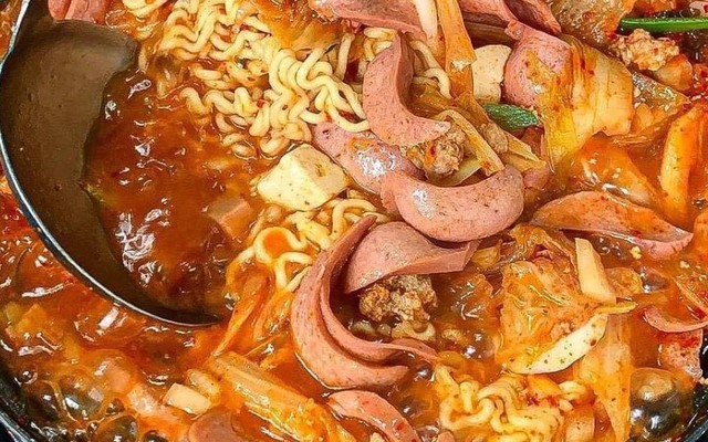 Set Lẩu Tokbokki & Đồ Hàn Quốc - Trần Quốc Vượng