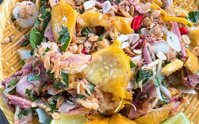 Xôi Gà Ủ Muối - Trần Phú