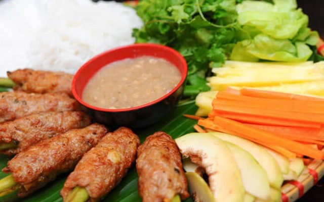 Nem Nướng Bà Năm - 172 Hoàng Công Chất