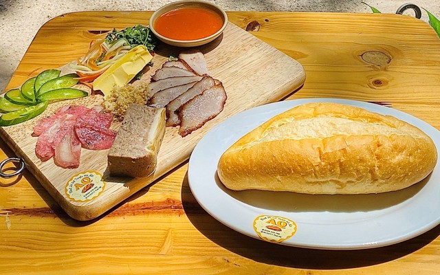 Bánh Mì Pate AQ - Kim Ngưu