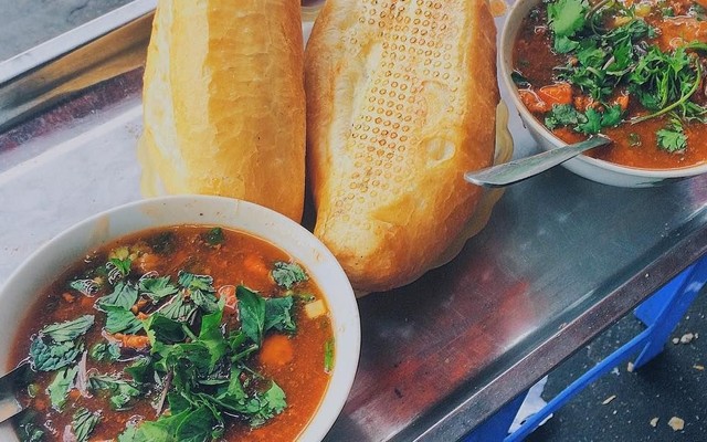 Bếp Nhà Ủn - Bánh Mì Sốt Vang