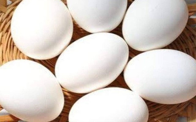 Cô Thuý Hột Vịt Lộn Tươi Sống - Hồ Thị Kỷ