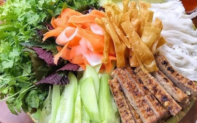 Nem Nướng Nha Trang Cô Lê - Xuân Thủy