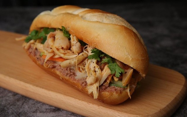Chicken Bread - Bánh Mỳ Gà - Quang Trung