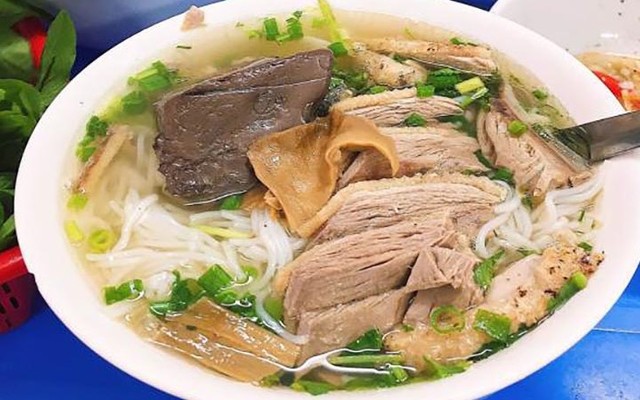 Cô Hương - Bánh Đa Ngan - 110 Trần Nhật Duật