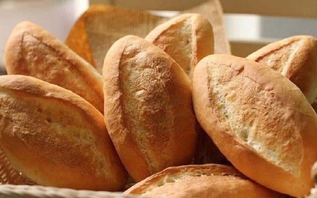Bánh Mì Ba Tập - Giò Lụa & Thịt Jambon