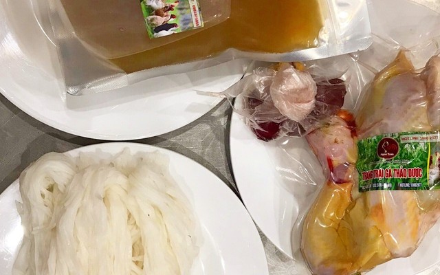 Gà Ri Nuôi Thảo Dược Ngọc Tuấn - Lê Đức Thọ