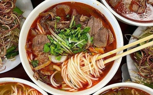 Quán Bún Bò Hòa - Nguyễn Hoàng