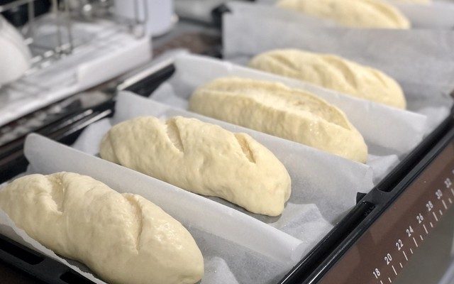 Cửa Hàng Bánh Mì Tươi Con Cưng - Bà Hom