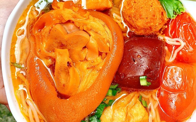Bún Riêu Cô Út - Nơ Trang Long