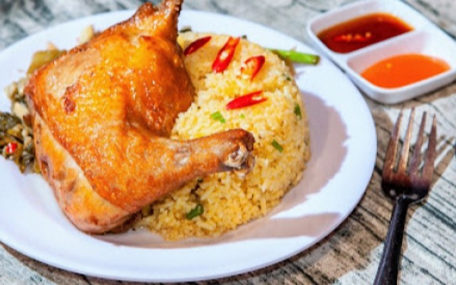 Quán Ăn Tina - Cơm Gà Xối Mỡ & Cơm Bò Lúc Lắc - Trần Hưng Đạo