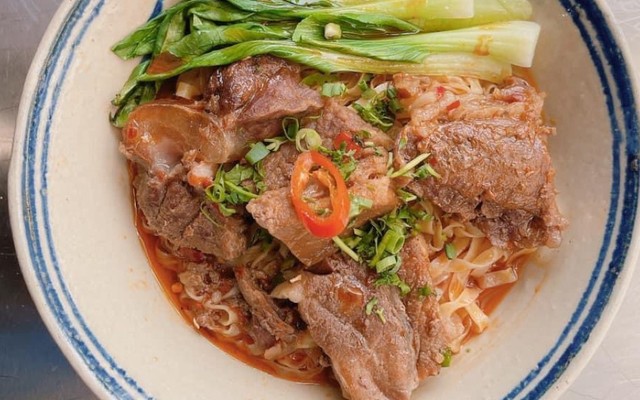 Mì Bò Cay Mala & Mì Khô Xá Xíu - A Woan