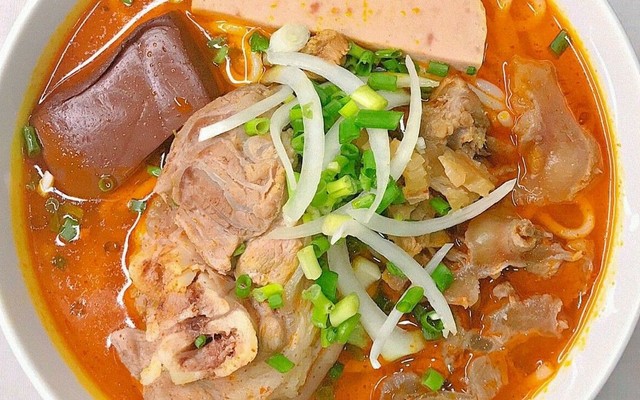 Ty Ái - Bún Bò Giò Heo - Tôn Thất Tùng