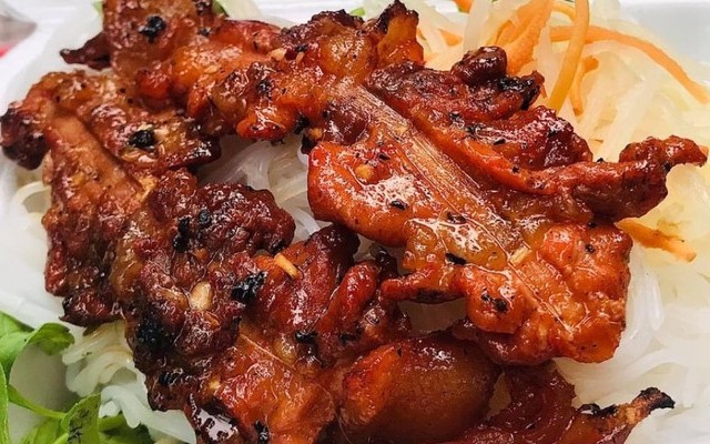 Bún Thịt Nướng Kim Châu - Cổng 2 Chợ Đông Ba