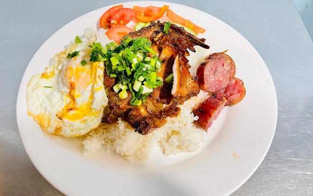 Cơm Tấm Tuyết - 44 Minh Phụng