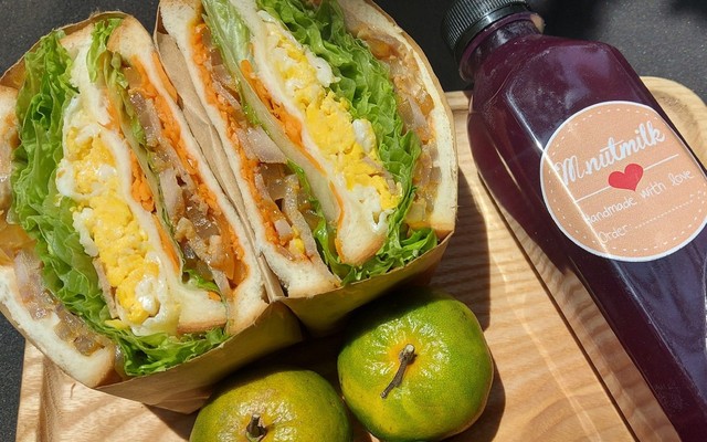 Tiệm Sandwich & Milktea - Lý Nam Đế