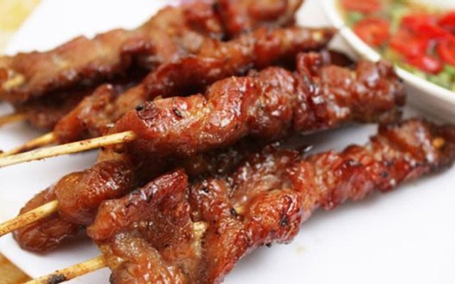 Thịt Xiên Nướng Chị Tóc Ngắn - Cổng Trường Công Nghệ