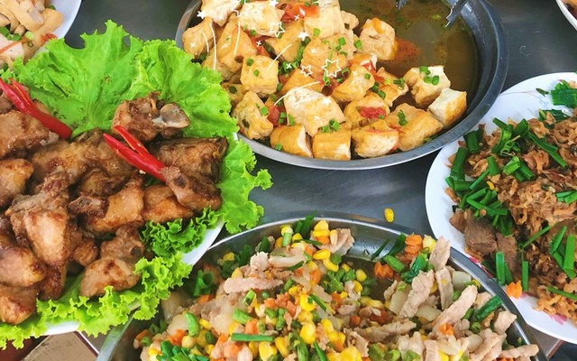 Phong Linh Quán - Cơm Văn Phòng - 15D/415 Ngô Gia Tự